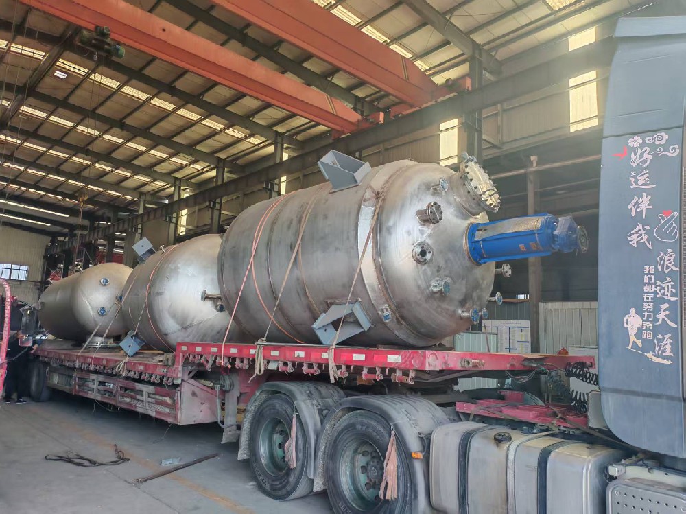 塔式压力容器的内部结构如何设计