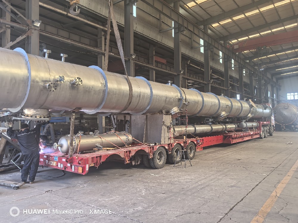 Carbon Steel Ethanol Distillation Column Cooling Towers Metal Solvent Recovery Alcohol Distiller with Pump Core Component